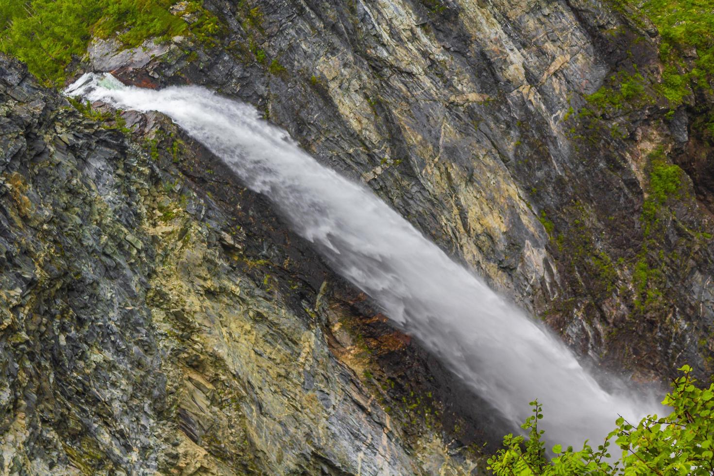 incredibile cascata più alta vettisfossen utladalen norvegia più bei paesaggi norvegesi. foto