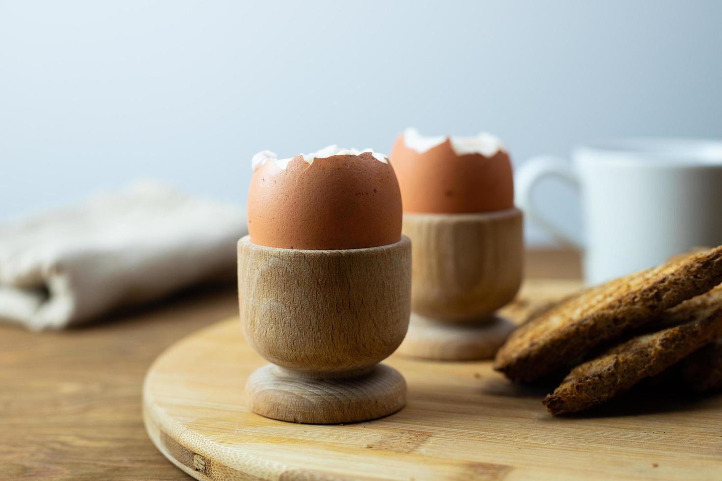 uovo alla coque. deliziosa colazione sana. foto