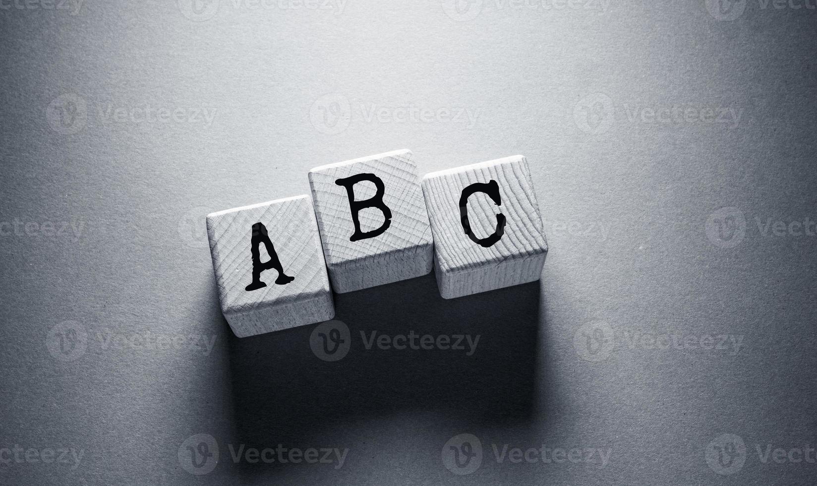 alfabeto inglese parola con cubi di legno foto