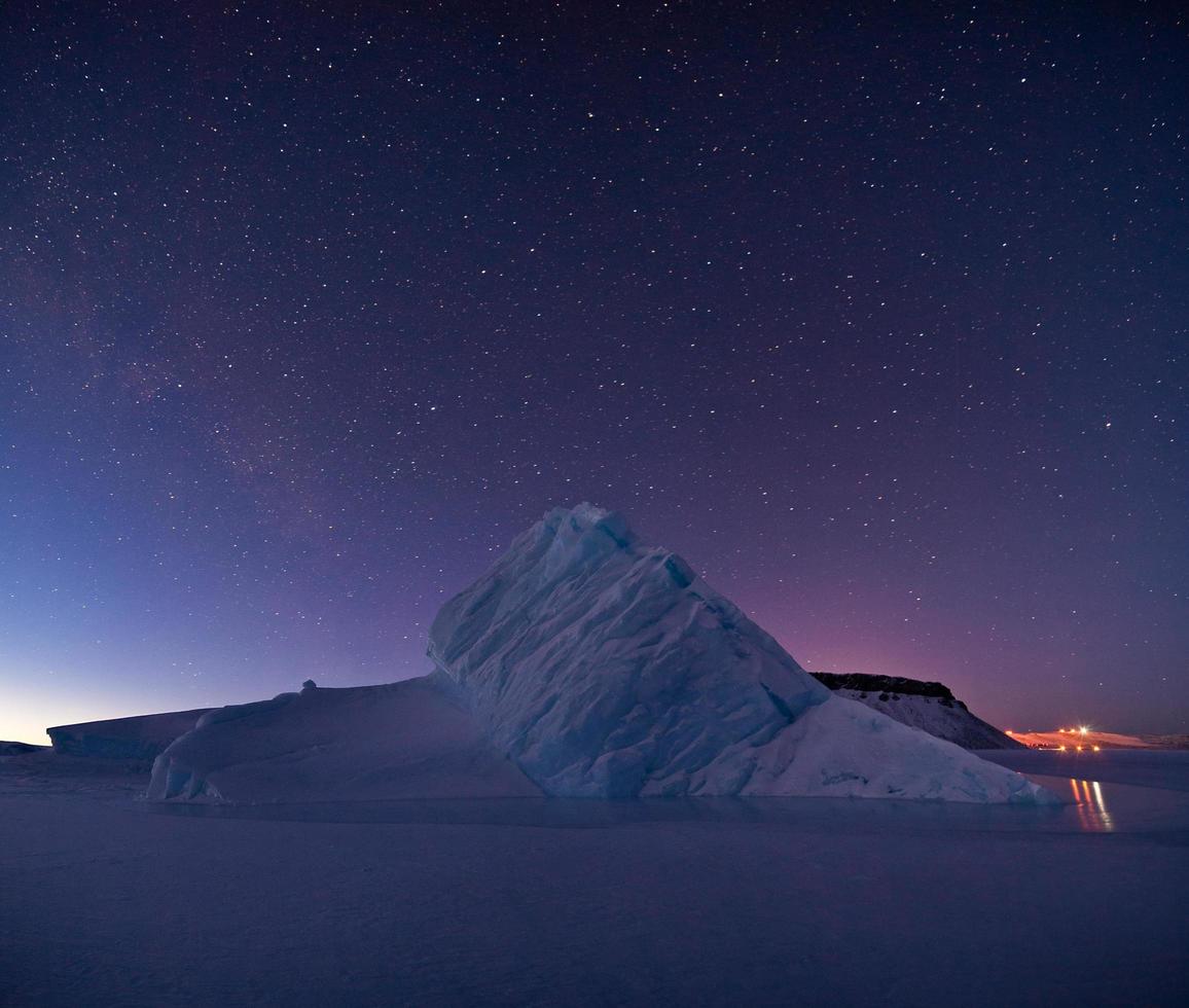 iceberg nella baia della stella polare, in Groenlandia foto