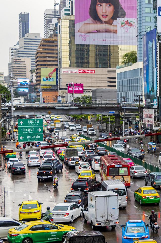 bangkok thailandia 22. maggio 2018 ora di punta grande ingorgo pesante nella trafficata bangkok thailandia. foto