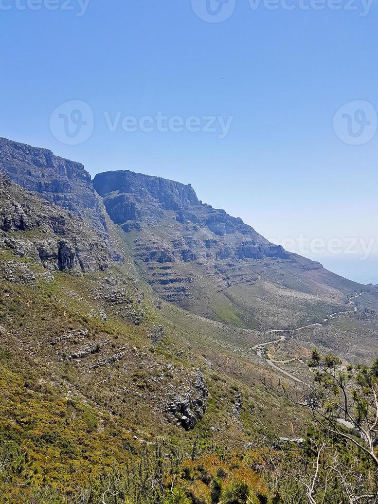 sentiero a piedi percorso sul parco nazionale di table mountain, città del capo. foto