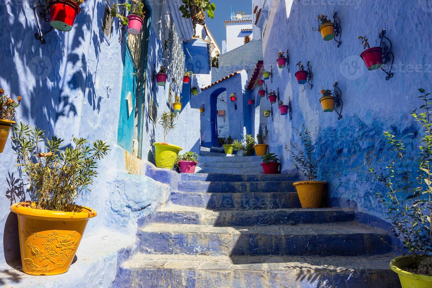 Vicolo di strada a chefchaouen, marocco foto