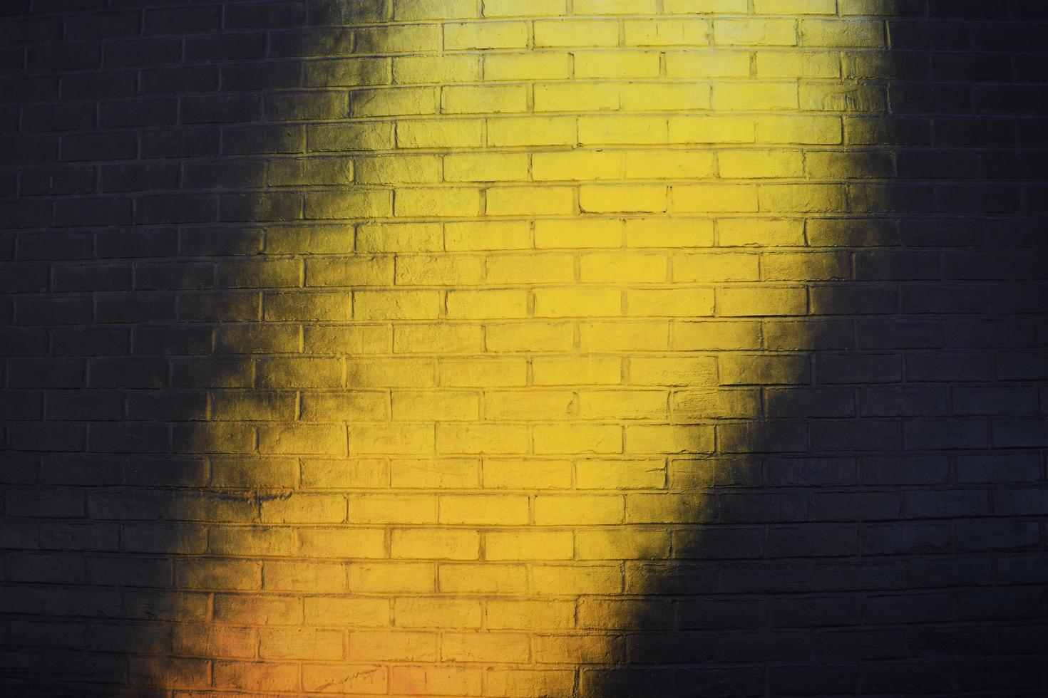 muro di mattoni gialli foto