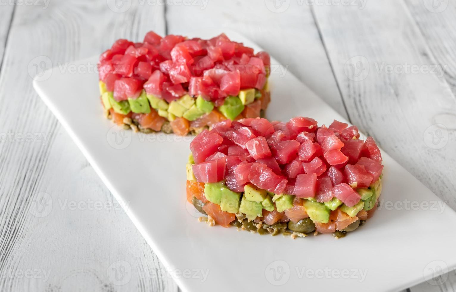 tartare di tonno e salmone foto