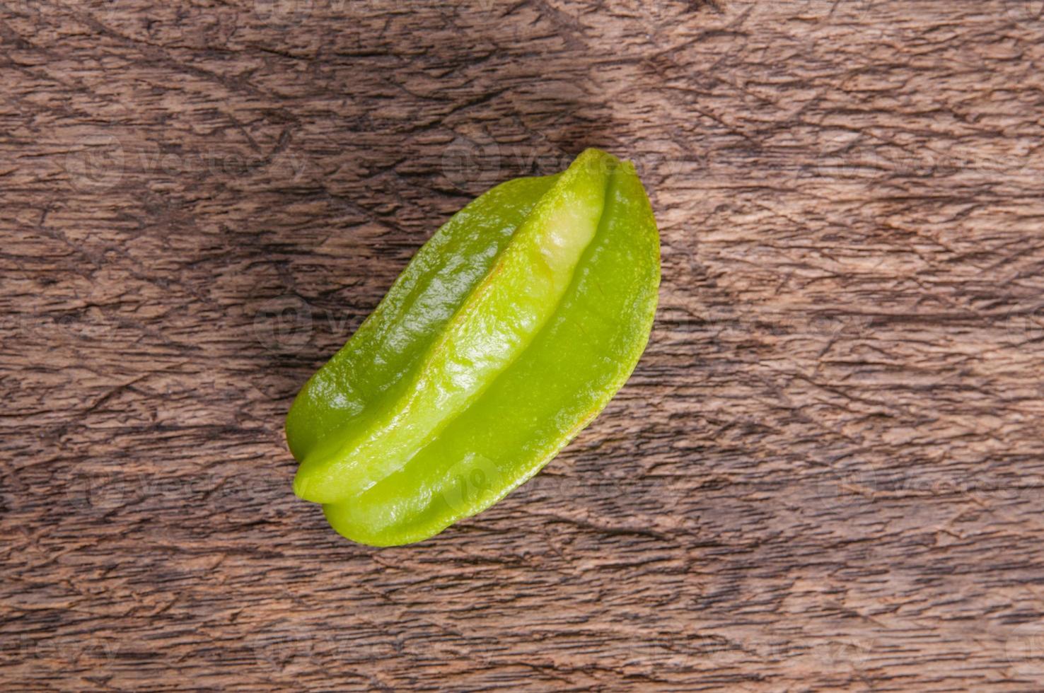 frutto di stella mezzo taglio di frutta tropicale di mela stellata foto