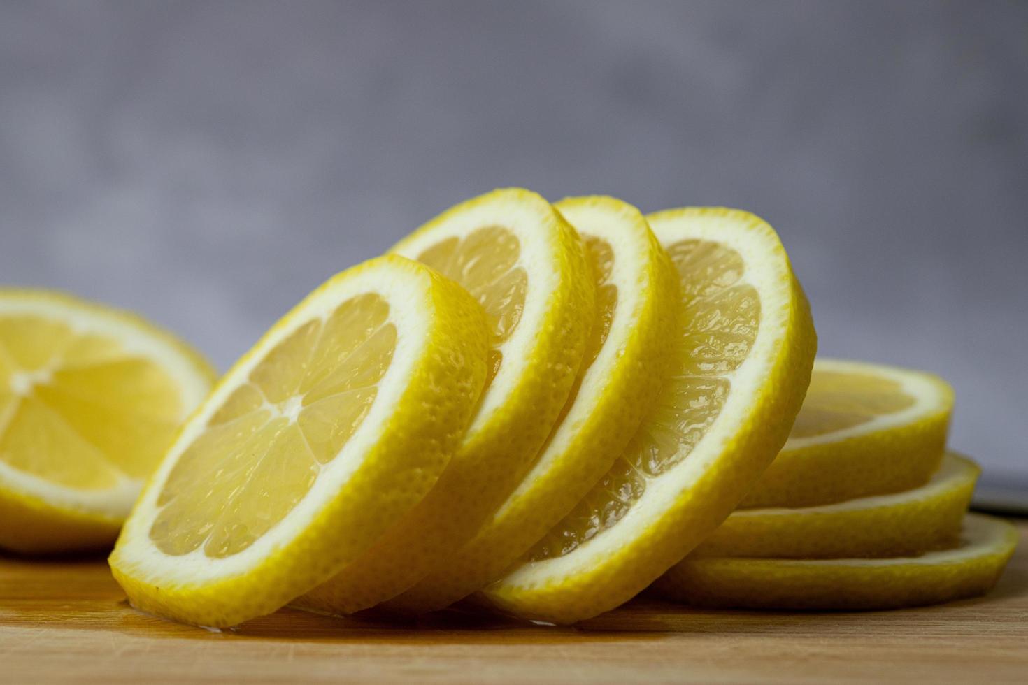 primo piano a fette di limone foto