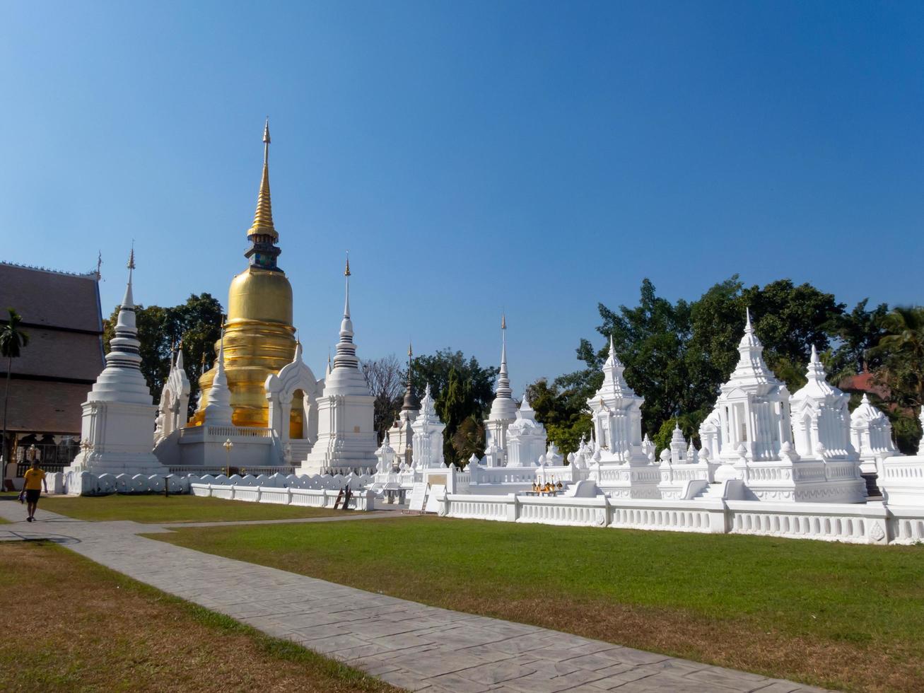 chiang mai thailand12 gennaio 2020wat suan dok tempio nell'anno be2450 principessa dara rasamigramente lieta di raccogliere le ossa del sovrano di chiang mai e dei parenti riuniti in questo luogo. foto