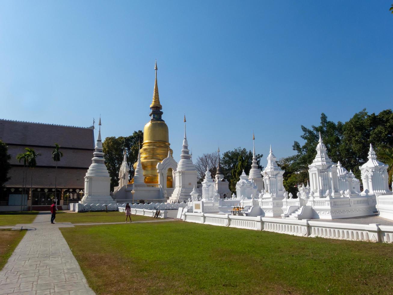 chiang mai thailand12 gennaio 2020wat suan dok tempio nell'anno 2450 principessa dara rasamigramente lieta di raccogliere le ossa del sovrano di chiang mai e dei parenti riuniti in questo luogo. foto