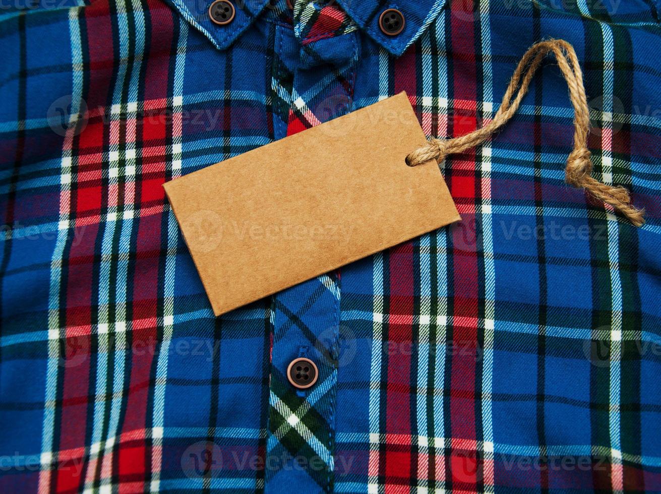 camicia a quadri con cartellino foto