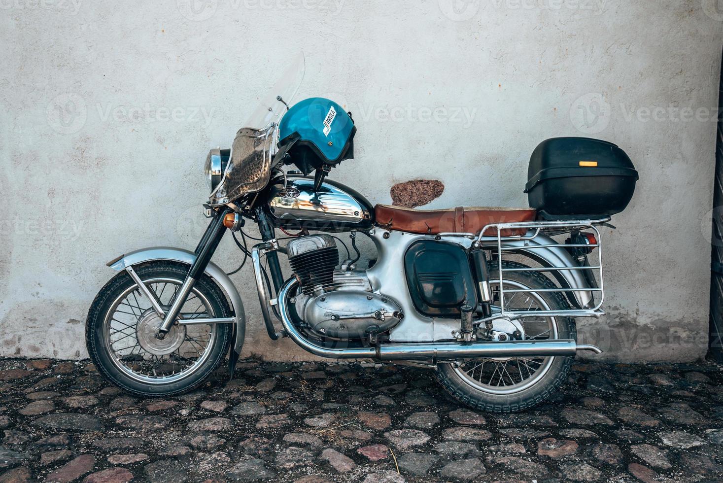 moto d'epoca in garage. foto