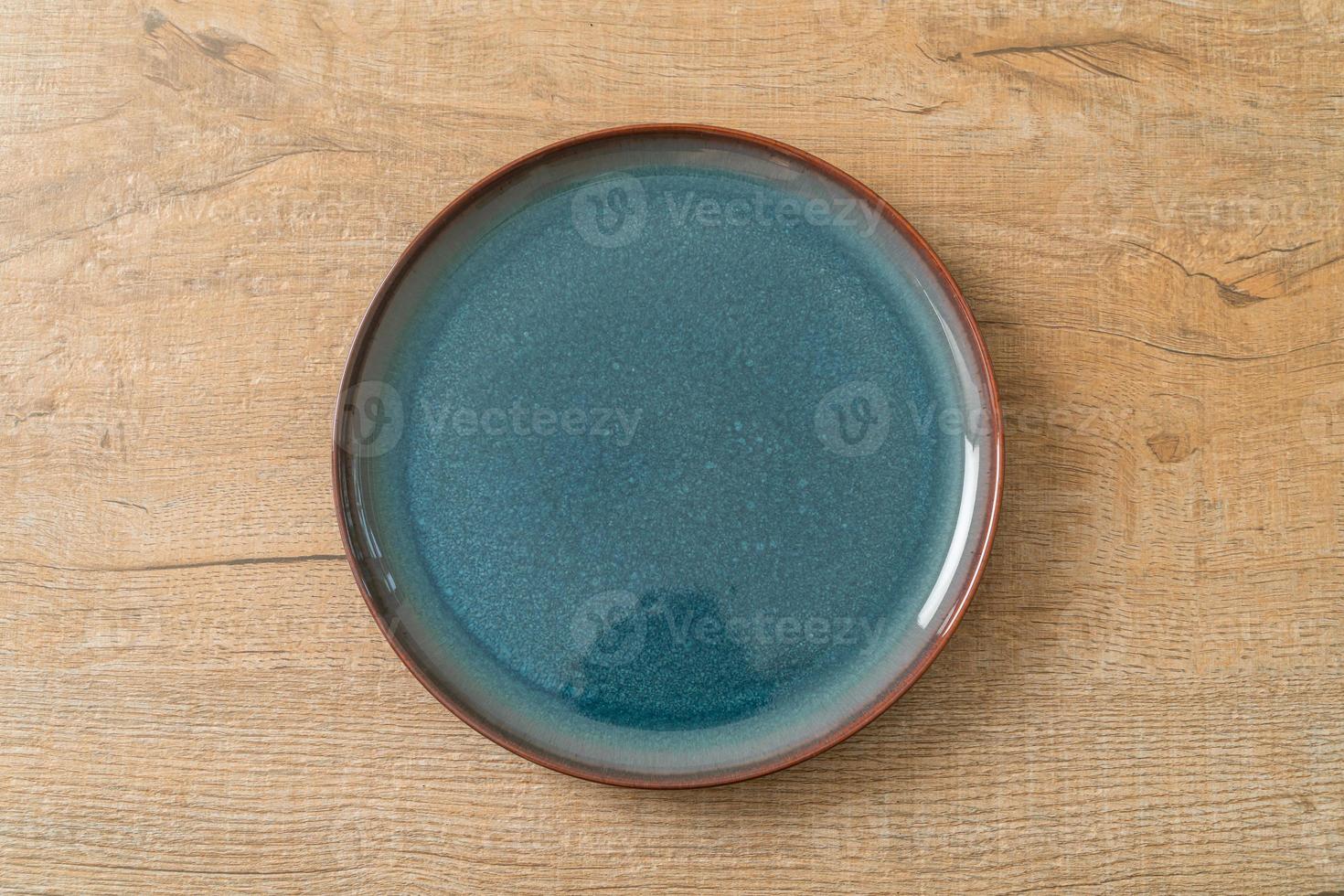 bellissimo e vintage piatto in ceramica foto