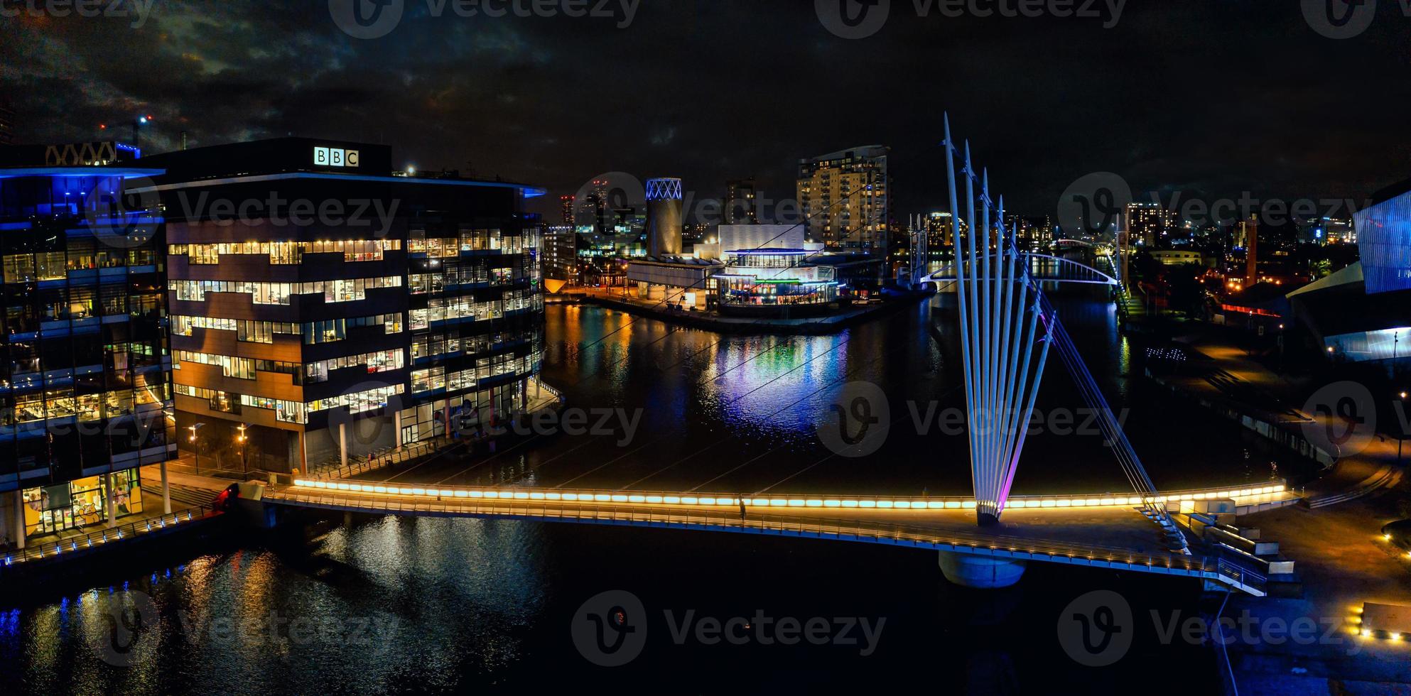 veduta aerea del distretto della città dei media a manchester, regno unito. foto