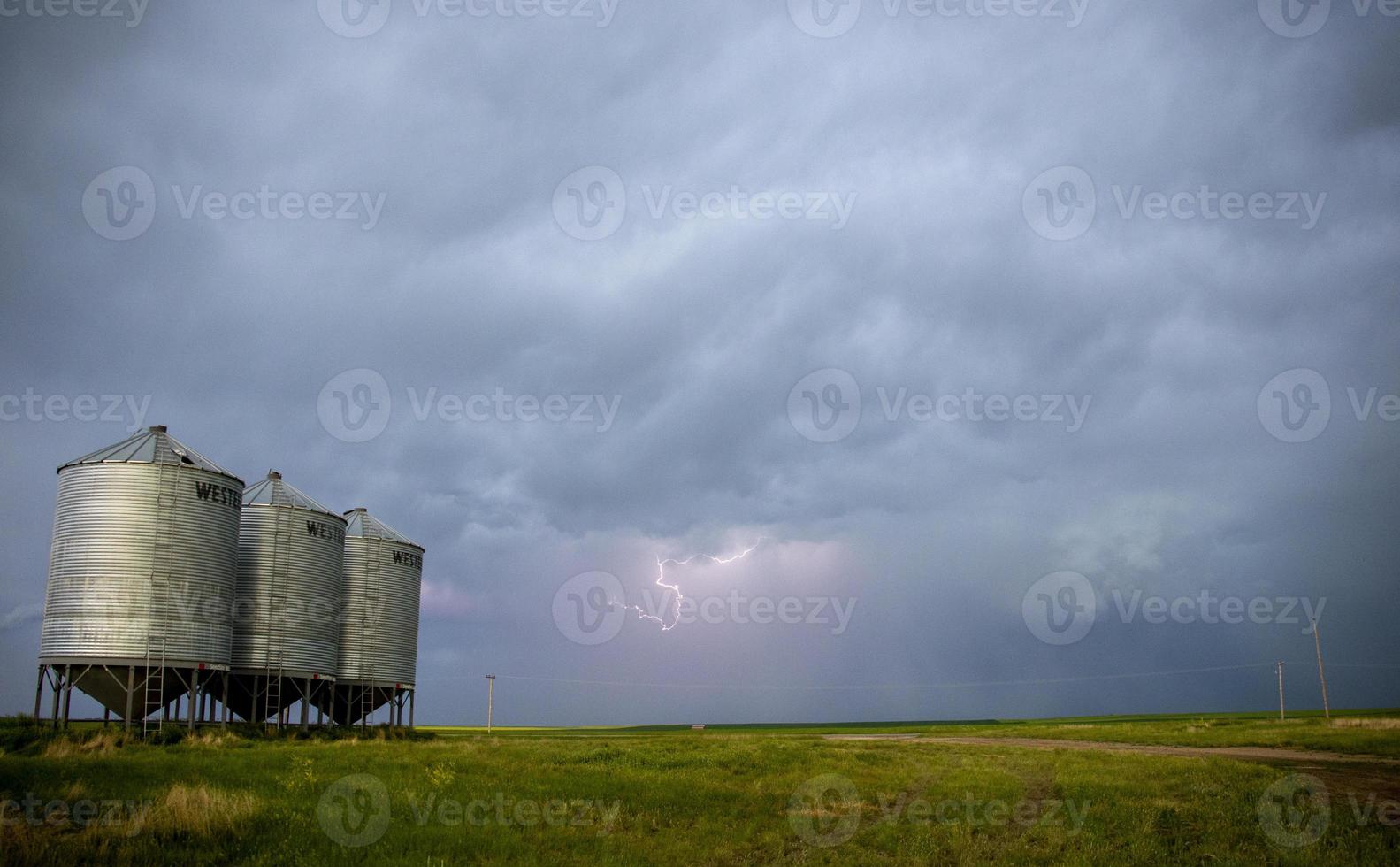 prateria nuvole temporalesche canada foto