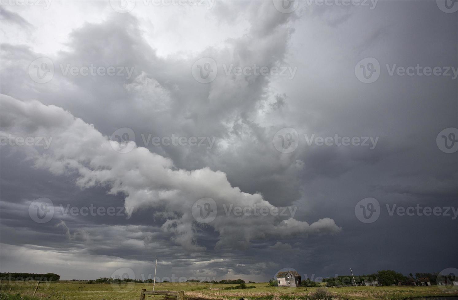 prateria nuvole temporalesche canada foto