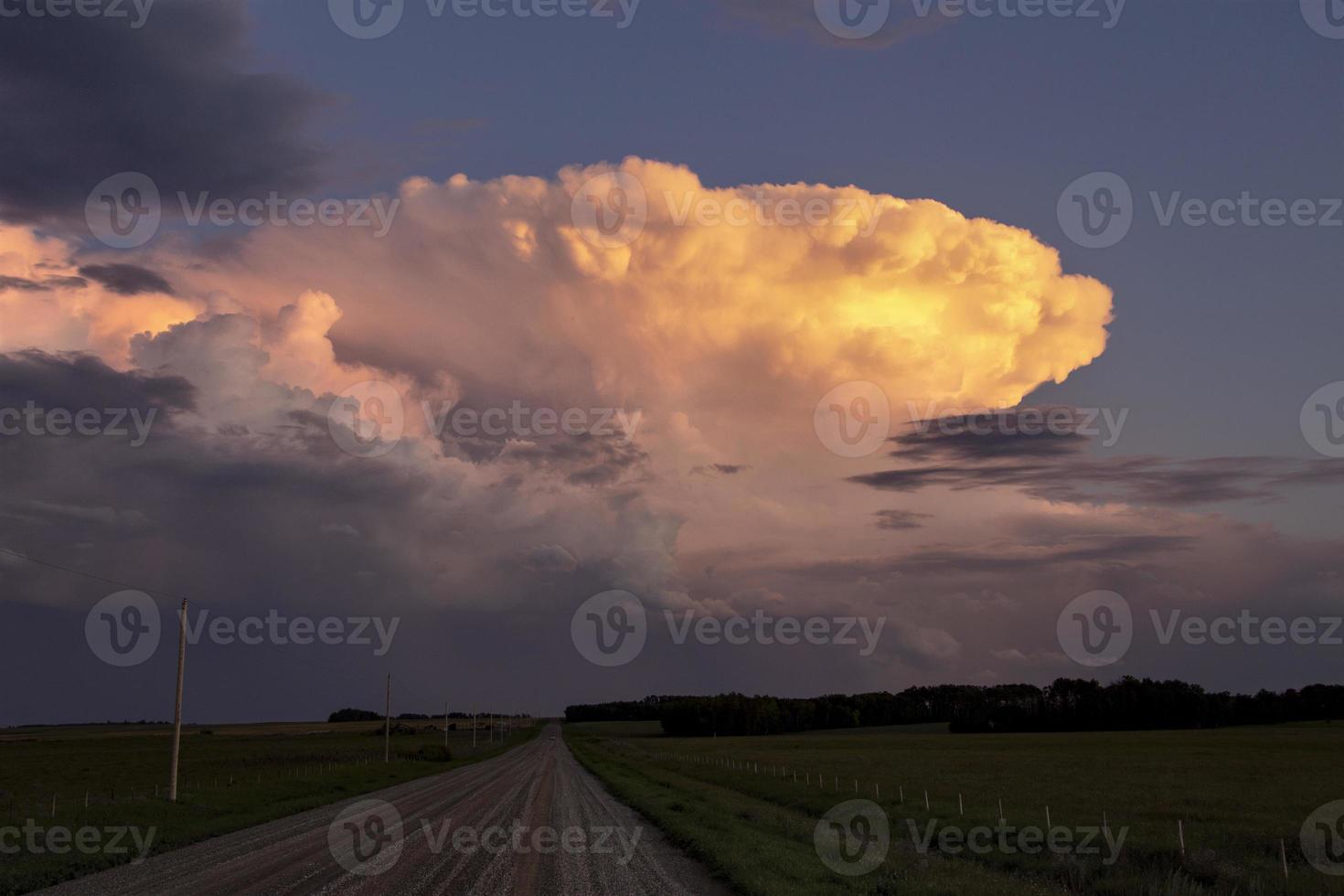 prateria nuvole temporalesche canada foto