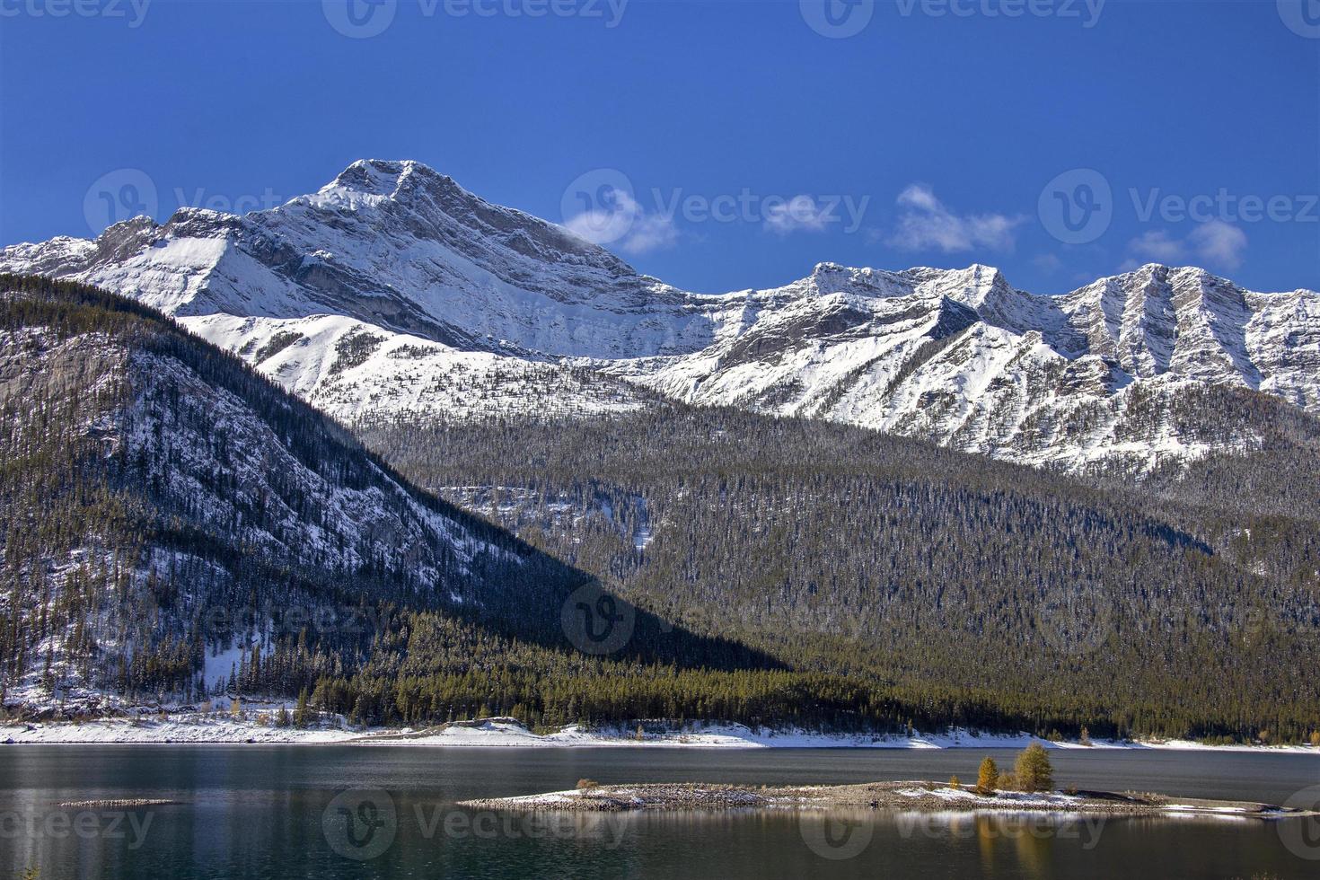 montagne rocciose autunno inverno foto