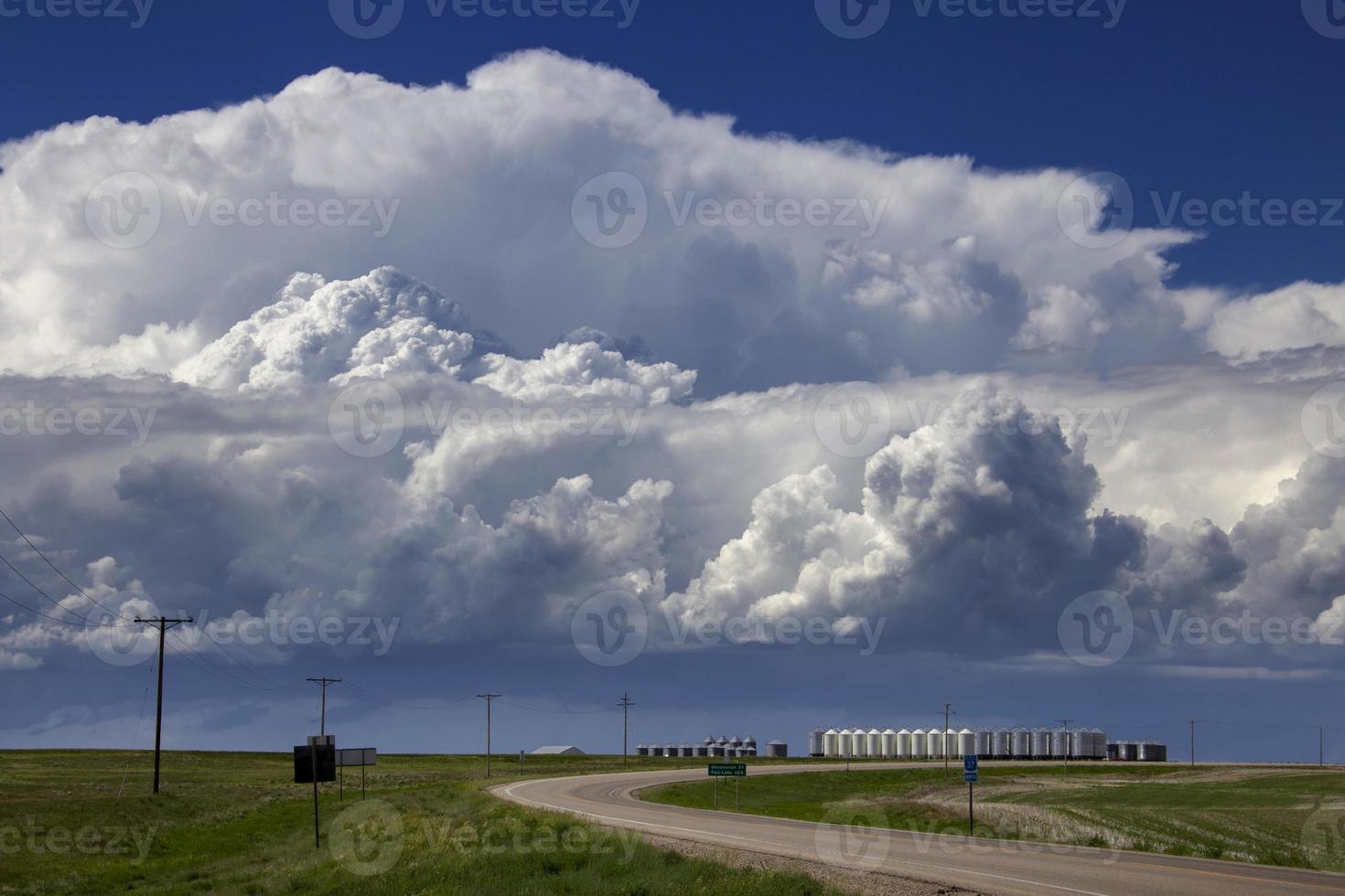 prateria nuvole temporalesche canada foto