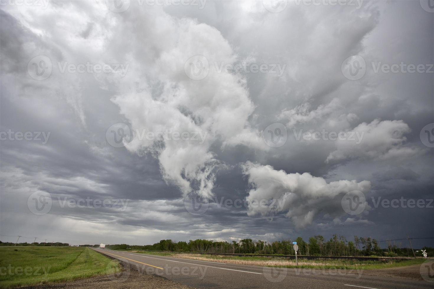 prateria nuvole temporalesche canada foto