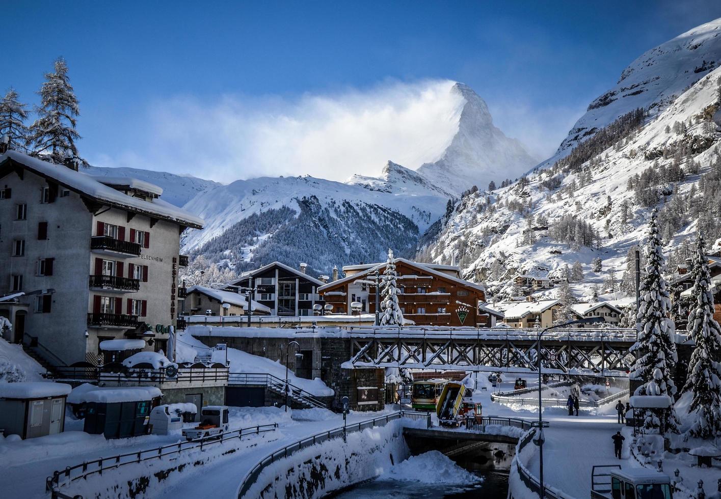 zermatt, svizzera, 2012-zermatt dopo una forte nevicata foto