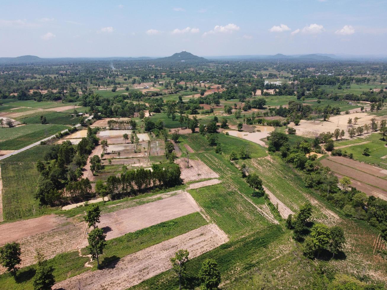 terreni agricoli di montagna nella Thailandia rurale, fotografia di paesaggio, fotografia con droni foto