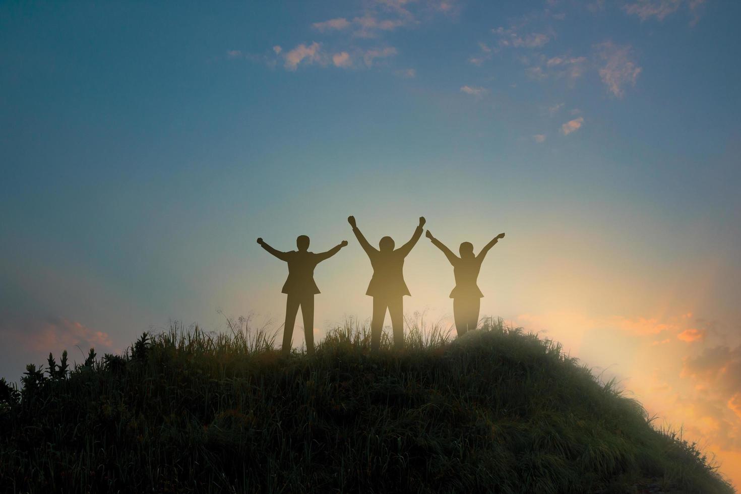 per avere successo negli affari di oggi, devi essere flessibile e avere buone capacità di pianificazione e organizzazione. concetto di realizzazione, successo e lavoro di squadra foto