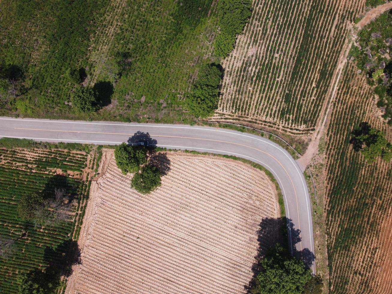 terreni agricoli di montagna nella Thailandia rurale, fotografia di paesaggio, fotografia con droni foto