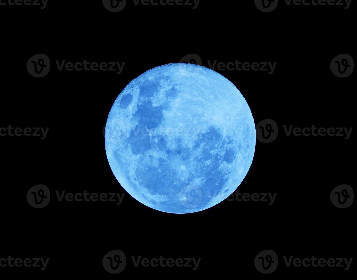 luna piena blu nella notte oscura foto