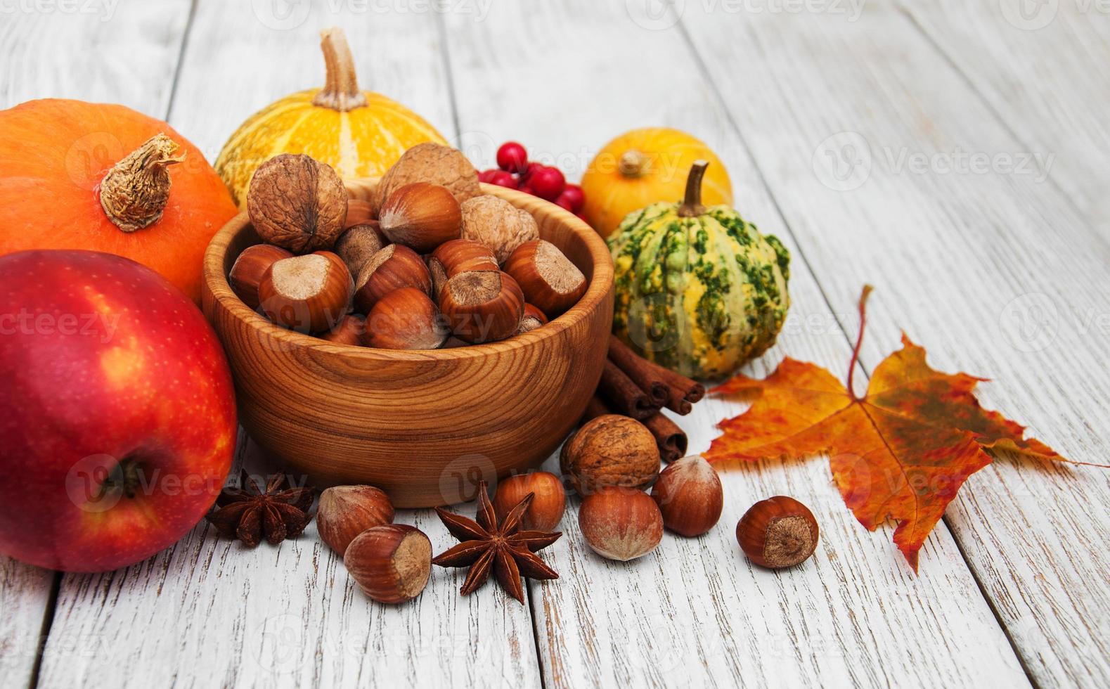 nocciole e zucche foto