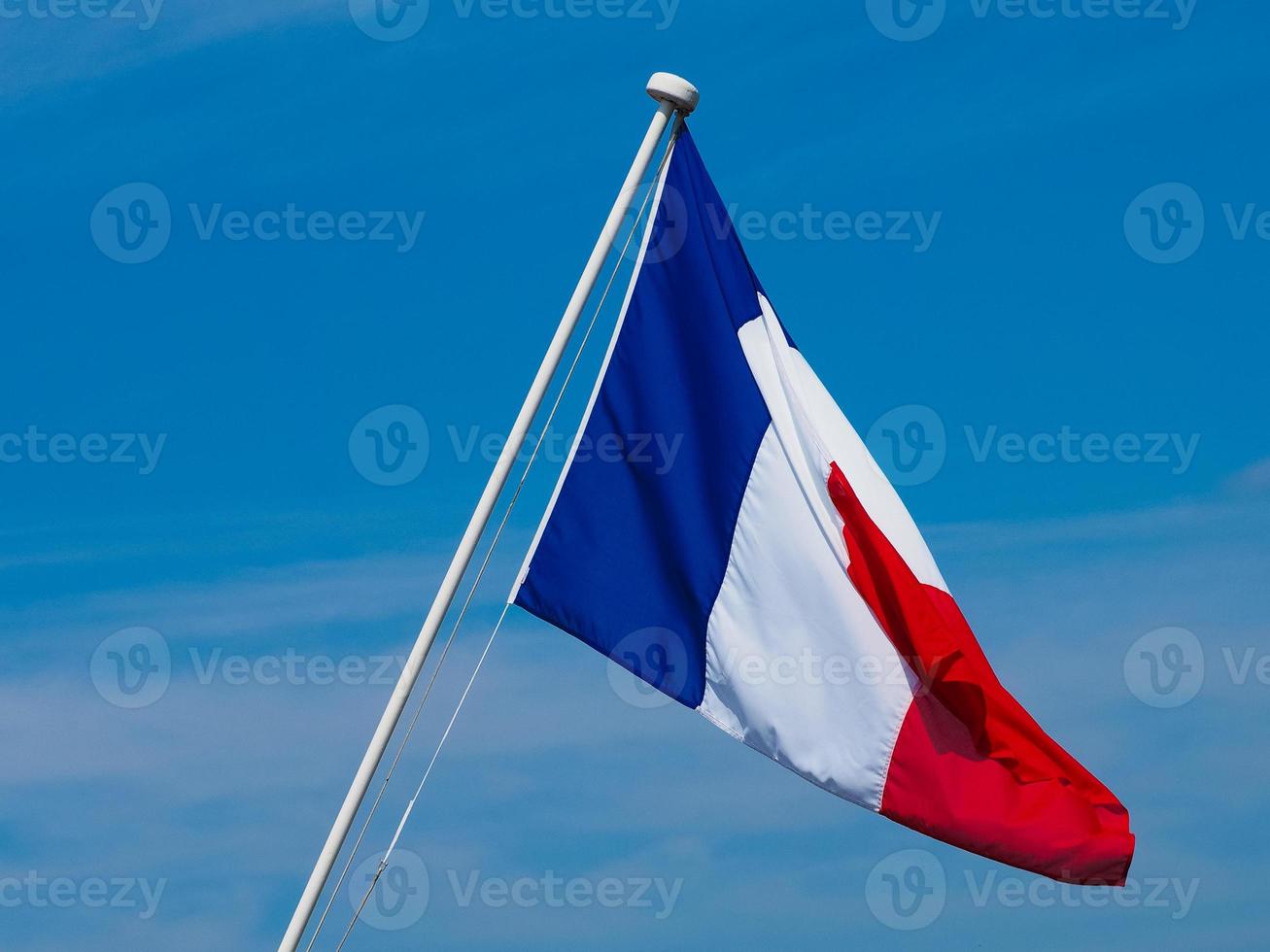 bandiera francese della francia sopra il cielo blu foto