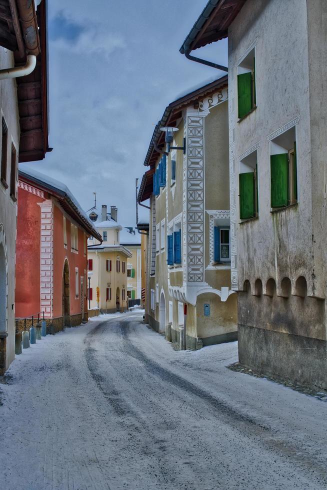 piccolo villaggio innevato foto