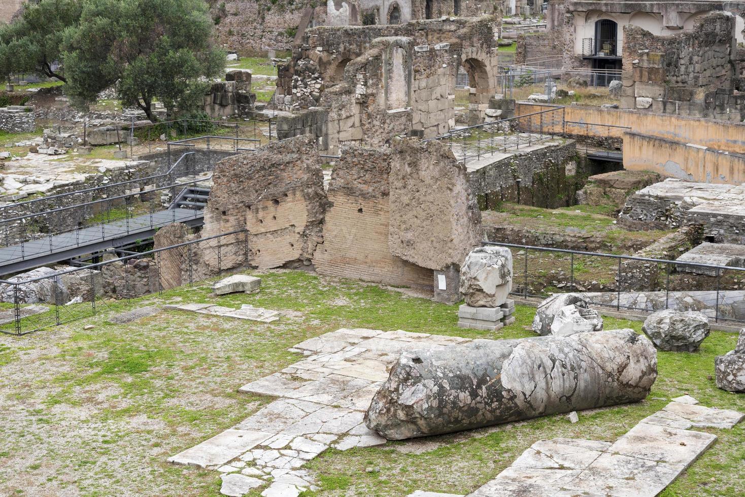 ruderi della casa delle vestali nel foro romano. Roma, Italia foto