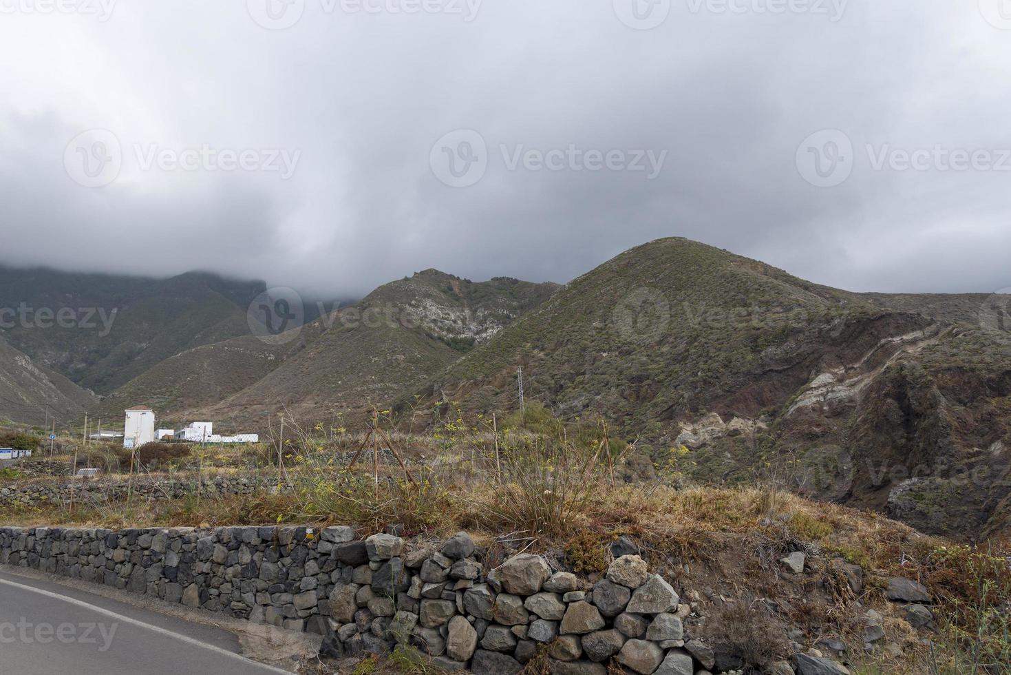 montagne e strade dell'isola di tenerife. foto