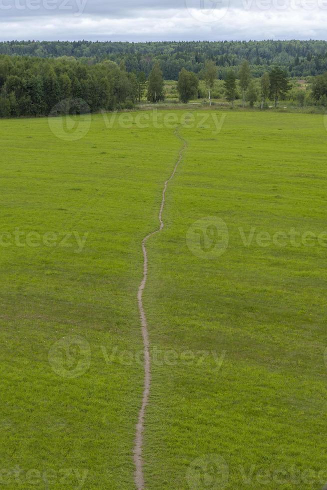 la pista battuta in campo, vista laterale dall'alto. foto