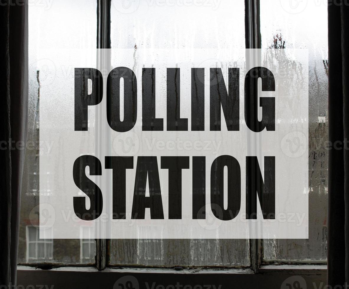 seggio elettorale per le elezioni generali foto