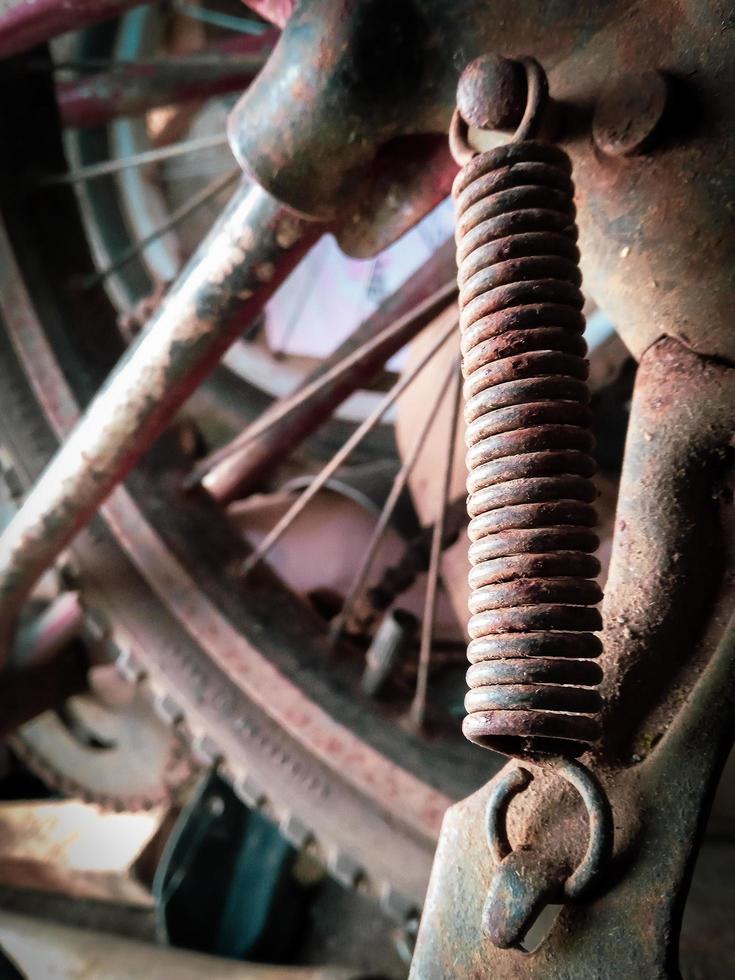 ruota di bicicletta arrugginita foto