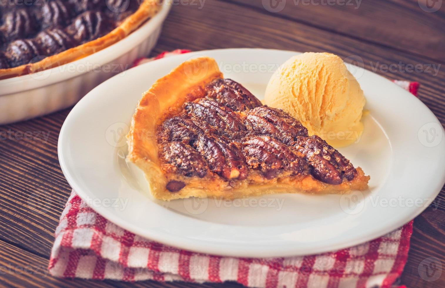 fetta di torta di noci pecan foto