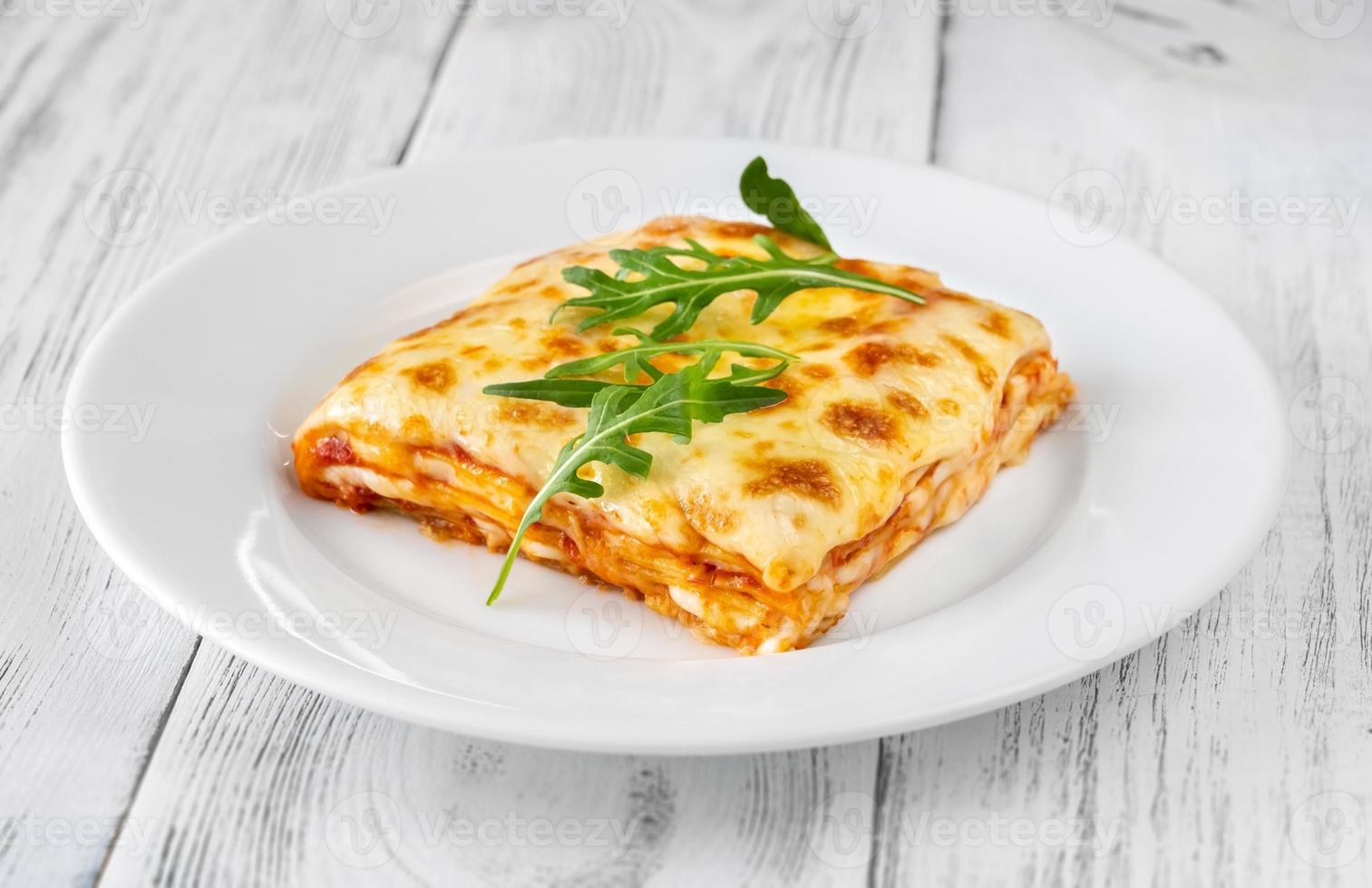 porzione di lasagne al formaggio foto