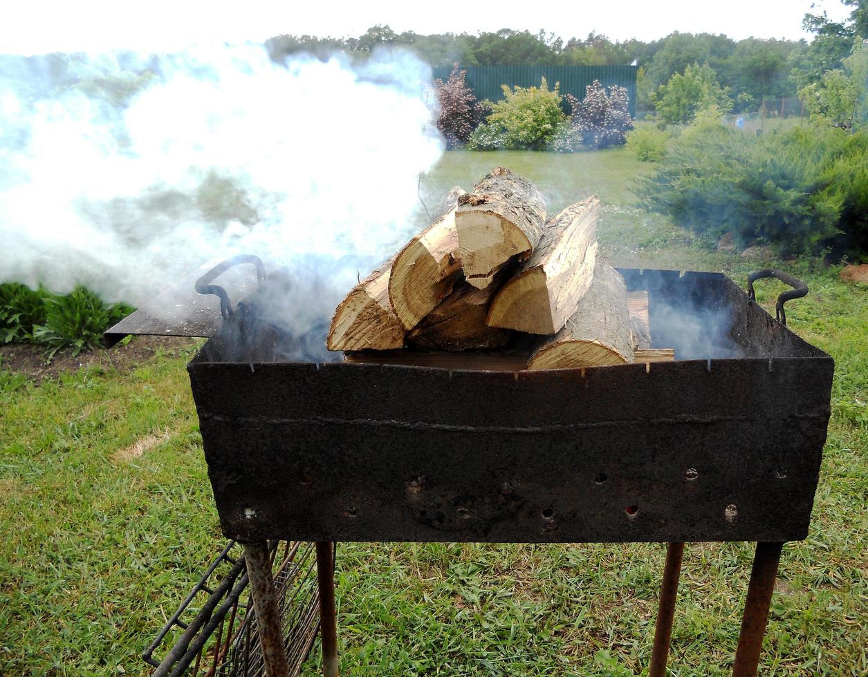 bel fuoco rosso da fette di legno foto