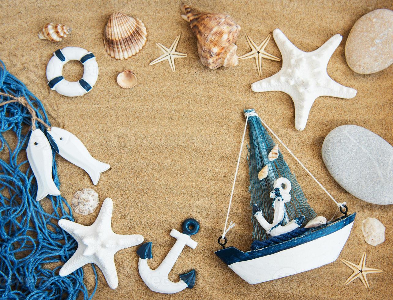 conchiglie e decorazioni marine con corda foto