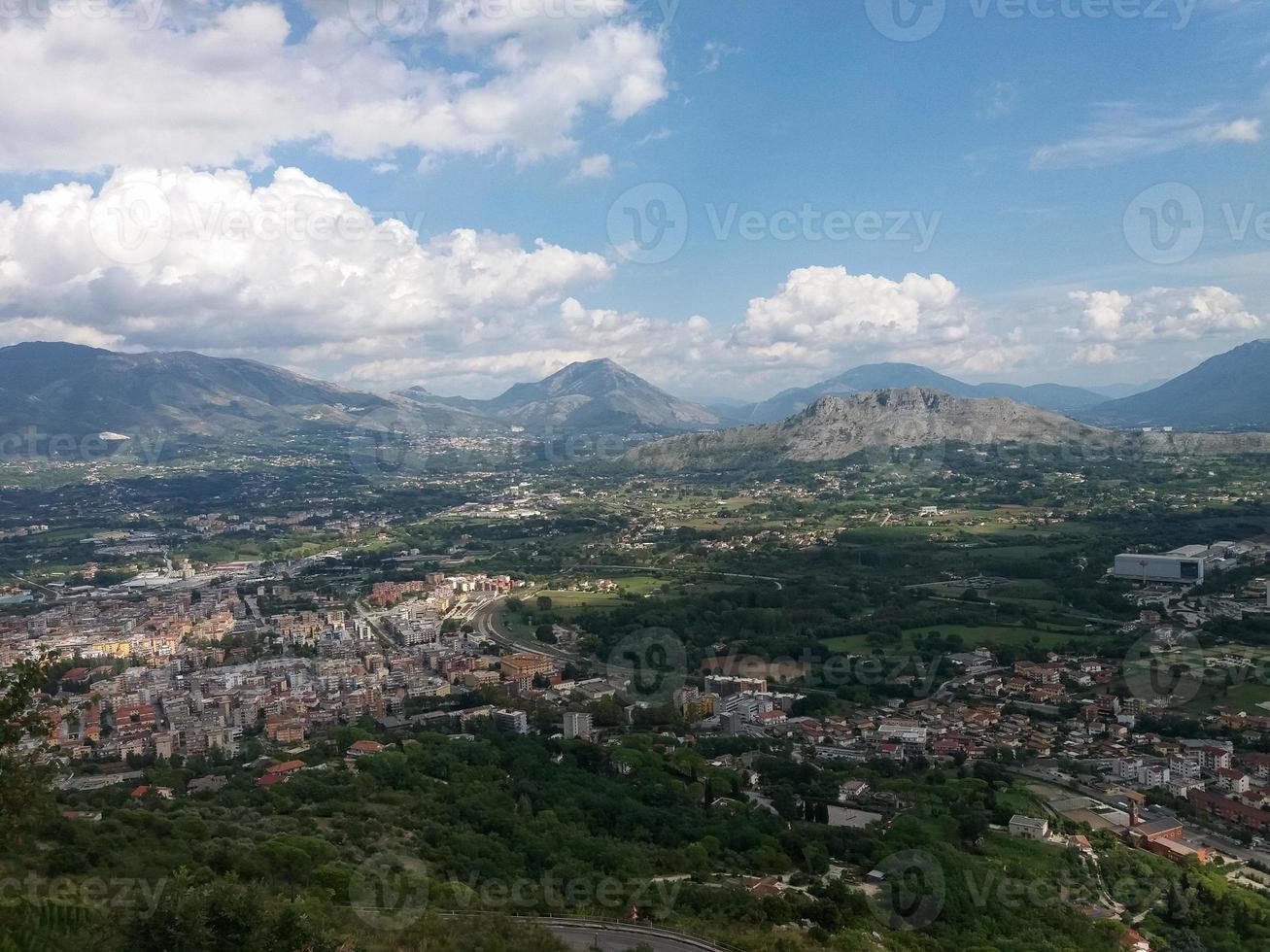 veduta della città di montecassino foto