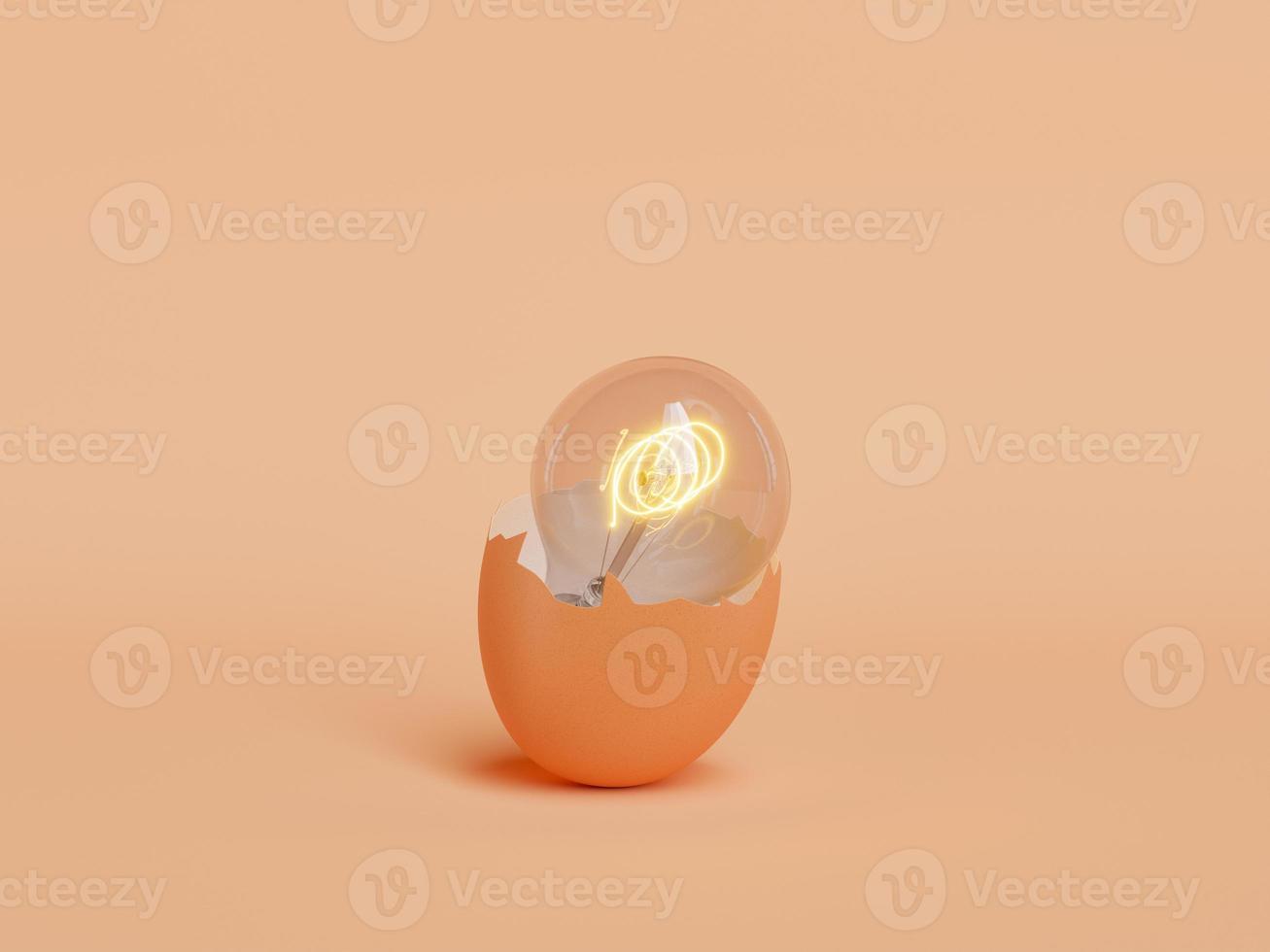 lampadina illuminata all'interno di un guscio d'uovo rotto foto