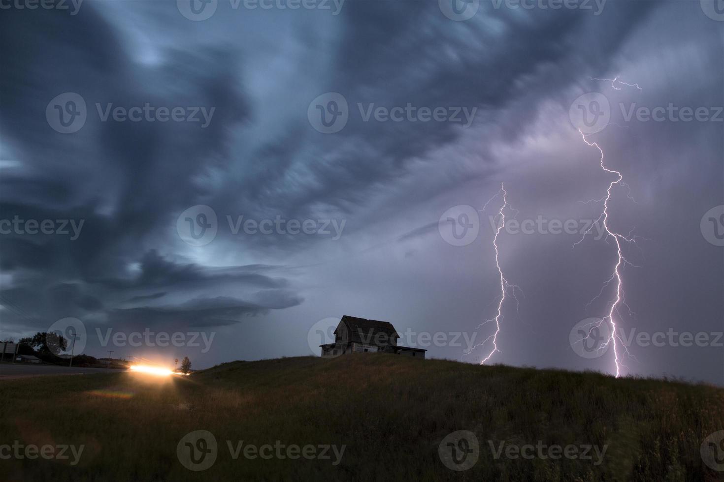 nuvole temporalesche saskatchewan fulmine foto