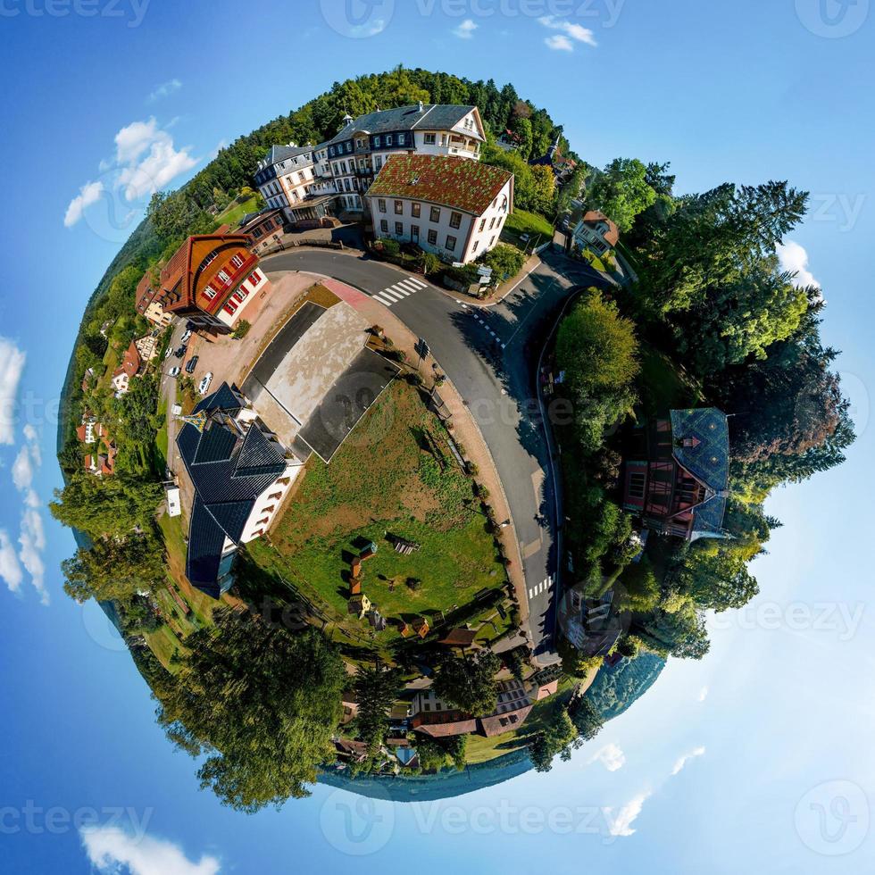 avillage hohwald in alsazia piccolo pianeta vista panoramica dal drone foto