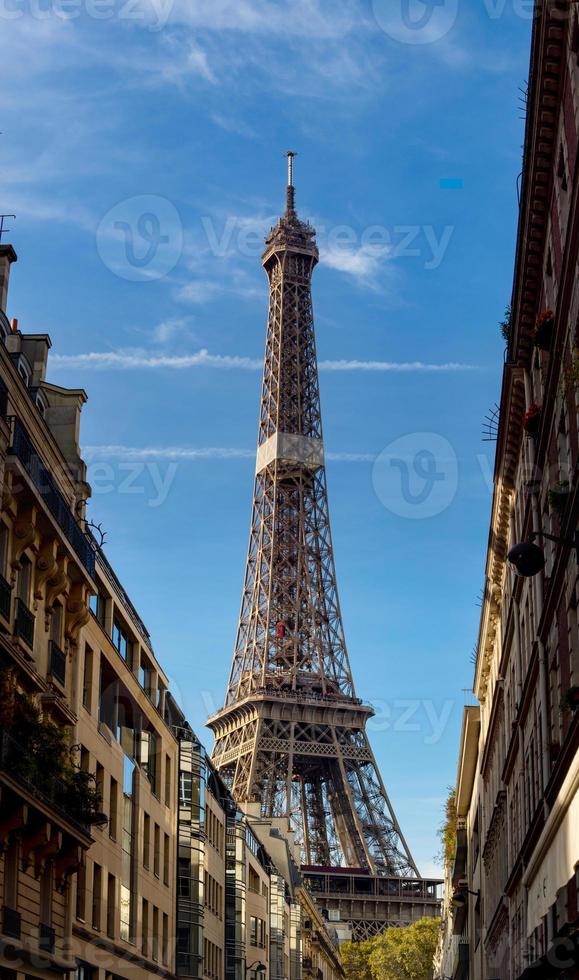 torre eiffel a parigi, giornata di sole, panorama. punto di riferimento foto