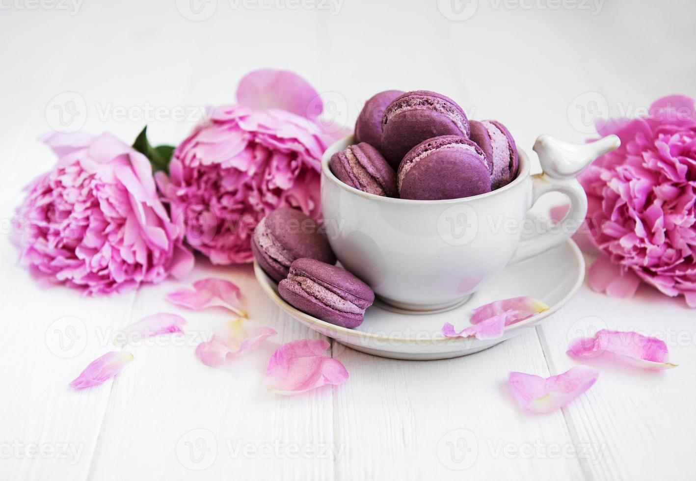 tazza con amaretti dolci foto