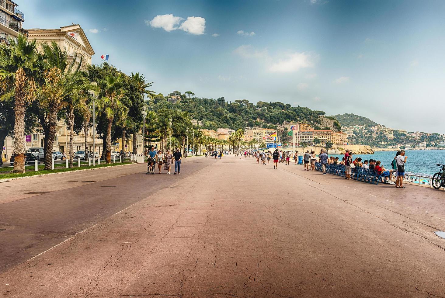 promenade des anglais, passerella iconica a nizza, costa azzurra, francia foto