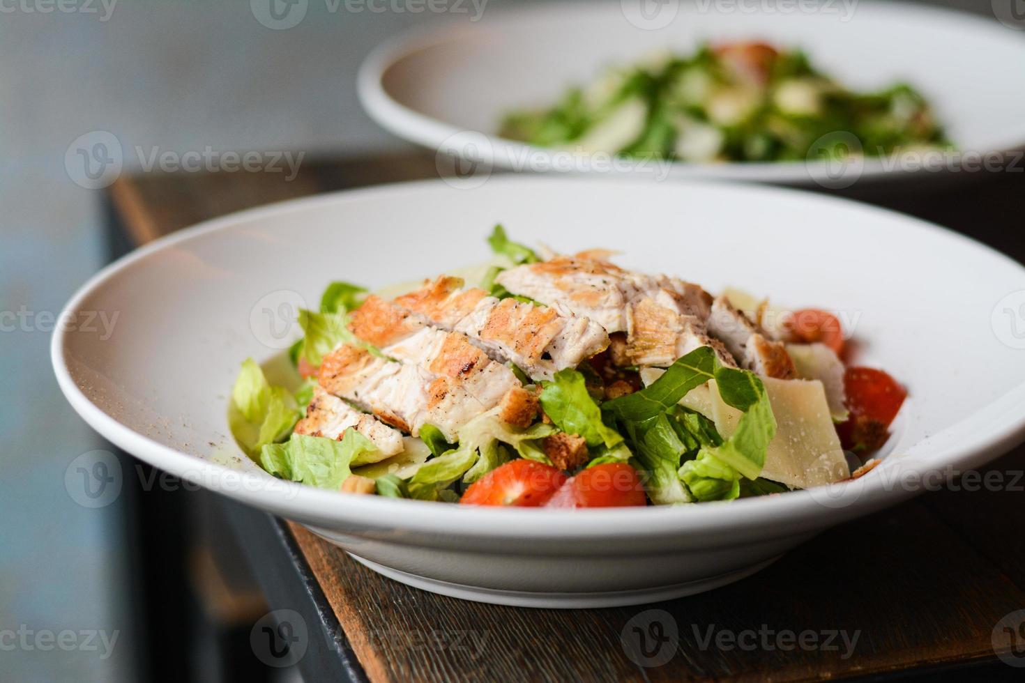 insalata pomodoro sano pranzo vegetale foto