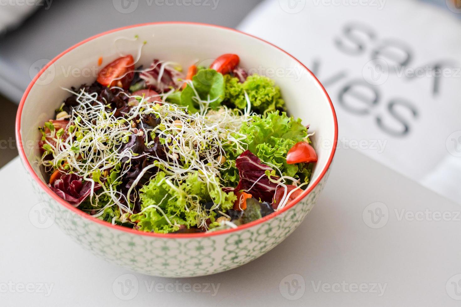 insalata pomodoro sano pranzo vegetale foto