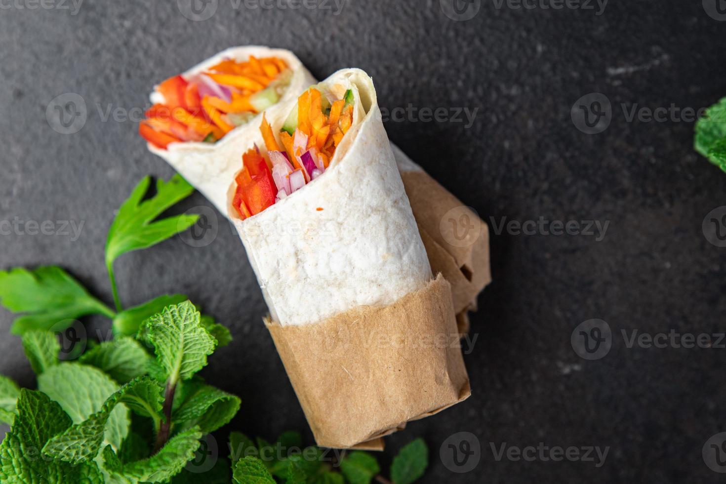 Döner Kebab Verdure Lavash Pane Panino shawarma Burrito Pita Ripieno Vegetariano Vegetariano foto